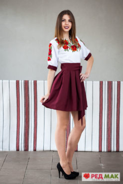 Бордове вишите пляття з червоними маками