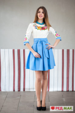 Блакитне плаття з кишенями