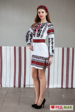 Біла сукня з домотканого полотна з вишивкою у традиційному борщівському стилі