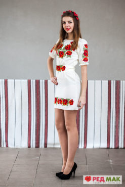 Плаття молочного кольору з вишивкою з червоних маків 