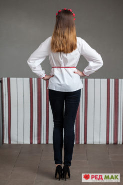 Біла підліткова сорочка з червоними трояндами 