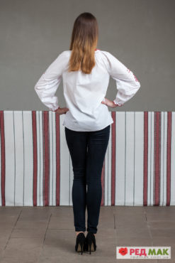 Біла підліткова сорочка з червони орнаментом