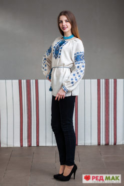 Сіра сорочка з блакитною вишивкою 