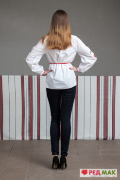 Біла підліткова сорочка з кольоровим геометричним візерунком 