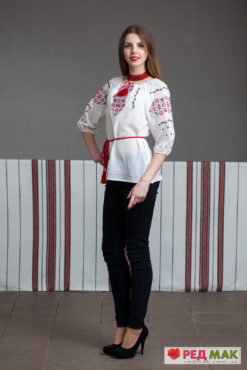 Біла сорочка з червоною геометричною вишивкою