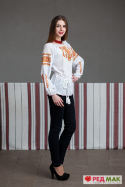 Біла шифонова сорочка з терракотовою вишивкою