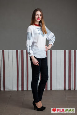 Біла шифонова сорочка з сірою вишивкою