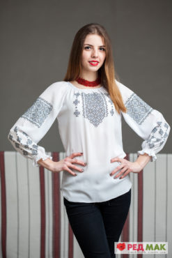 Біла шифонова сорочка з сірою вишивкою